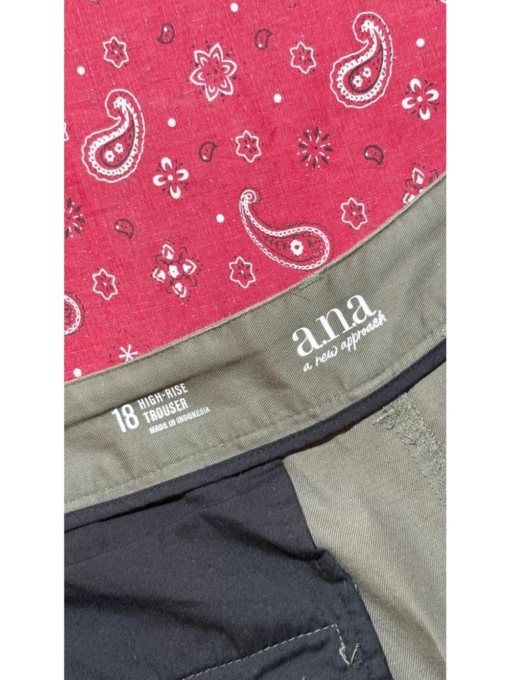 ana Super Baggy High-Rise Trousers Size 18 in Olive Green